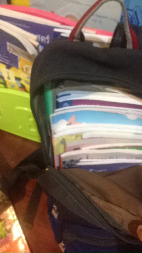ทำไมเด็กต้องแบกประเป๋านักเรียนใบโตๆ